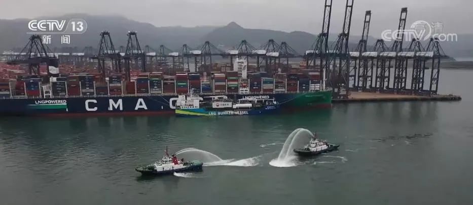 粤港澳大湾区首次实现海上液化天然气“船对船”加注作业