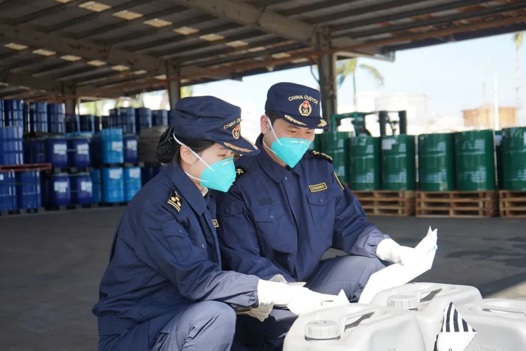 刚刚！海关通报查获多起危险品瞒报夹藏！涉事企业或受重罚！货代报关跟着遭殃...