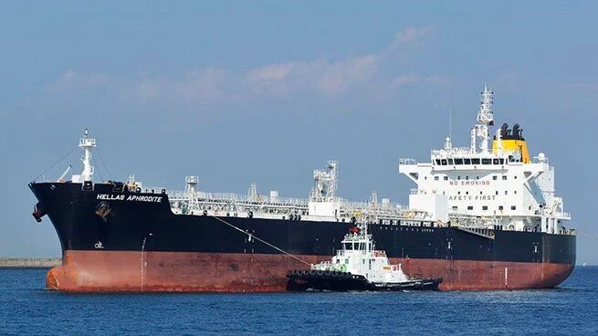 一艘油轮被登船，遭遇RPG火箭弹袭击！