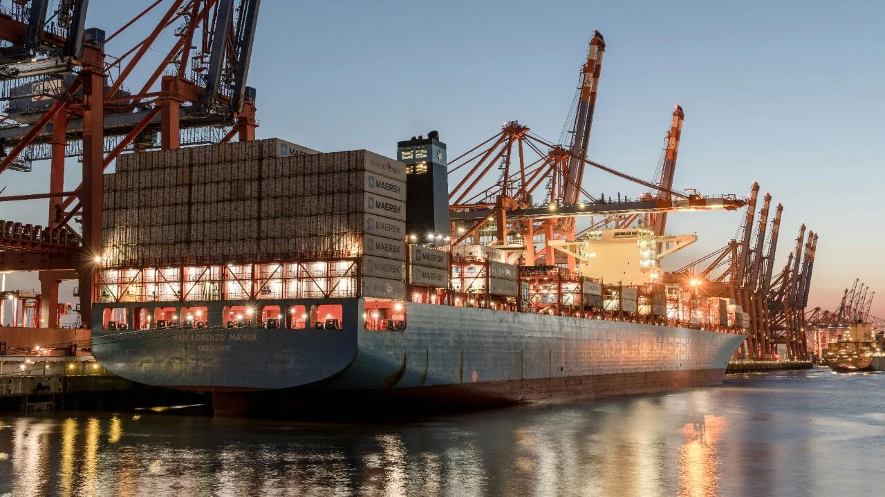 胡塞武装：暂停袭击！红海恢复通行？船司仍在观望！