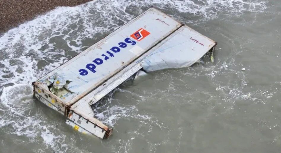 &ldquo;Baltic Klipper&rdquo;轮16个集装箱落水！香蕉被冲上岸！